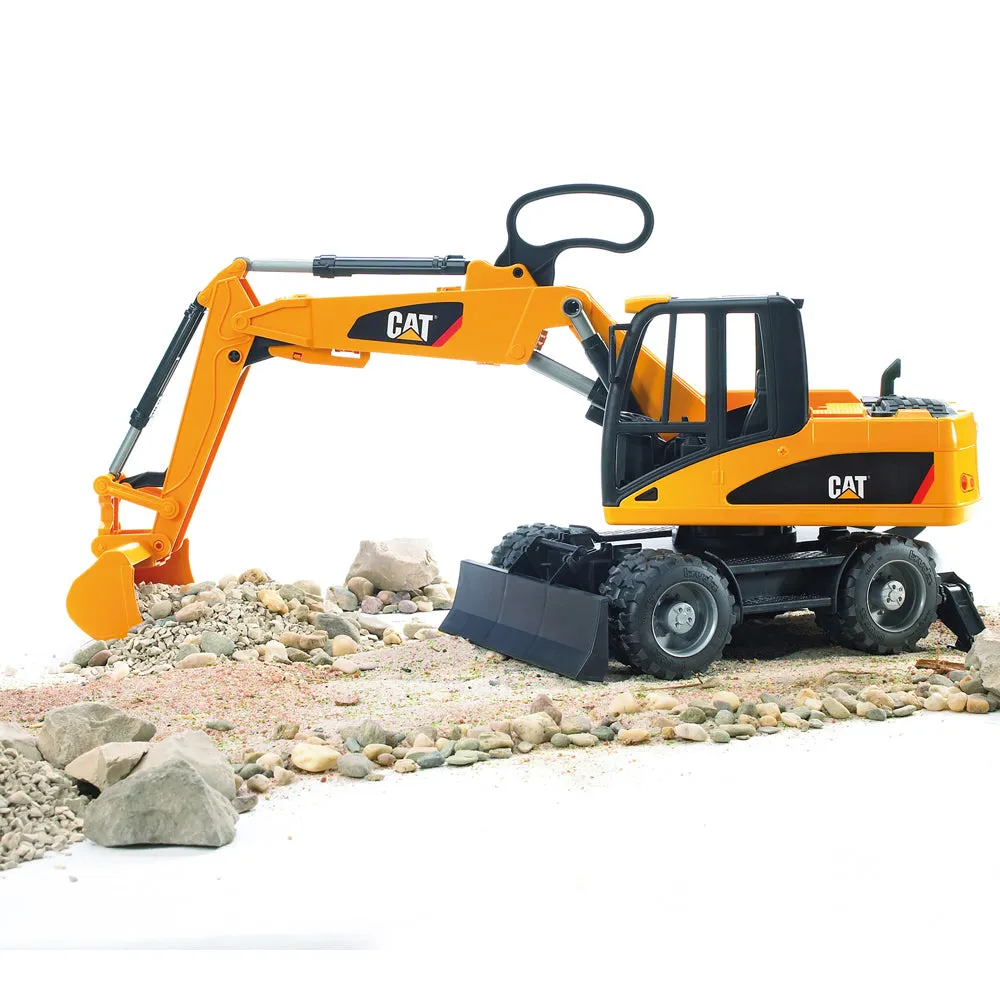 Bruder CAT escavatore gommato giocattolo 1:16