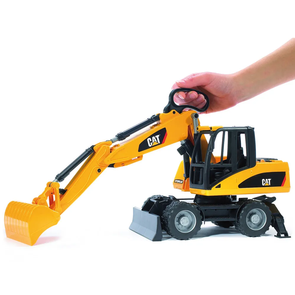 Bruder CAT escavatore gommato giocattolo 1:16