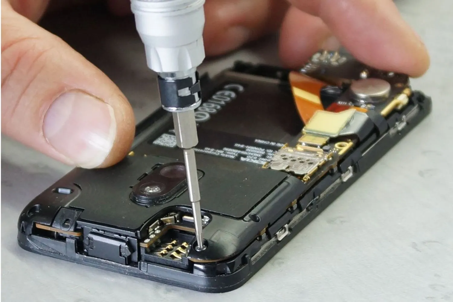 Kit riparazione smartphone tablet 15 pezzi precisione